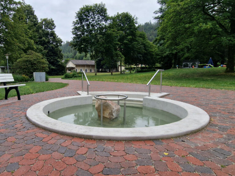 Sichtbeton Kosmetik Betonschutz Parkanlage Wasserbecken